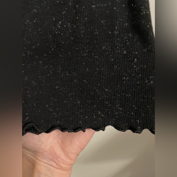 Gap Mock Neck Lettuce edge tank - Picture 2 of 3